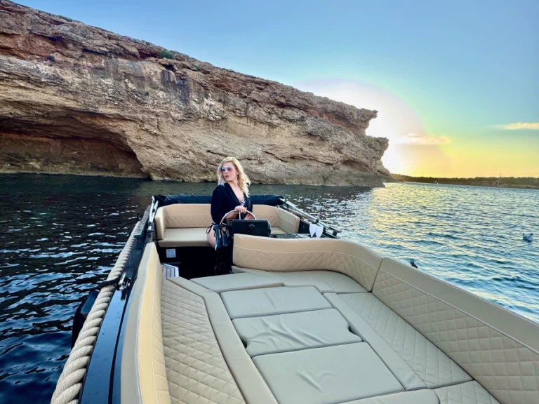 Verhuur Motorboot Silent Yachts met vaarbewijs