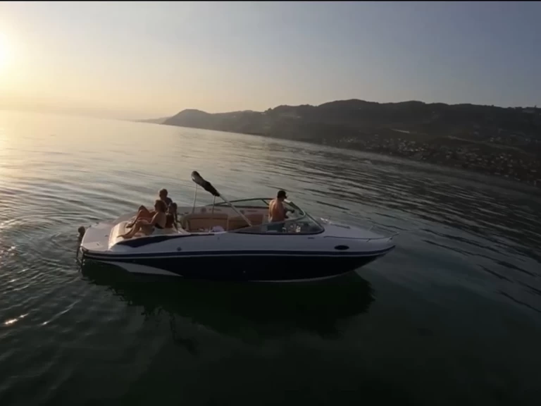 Bootverhuur Rinker 246 Cabin in Vevey via SamBoat