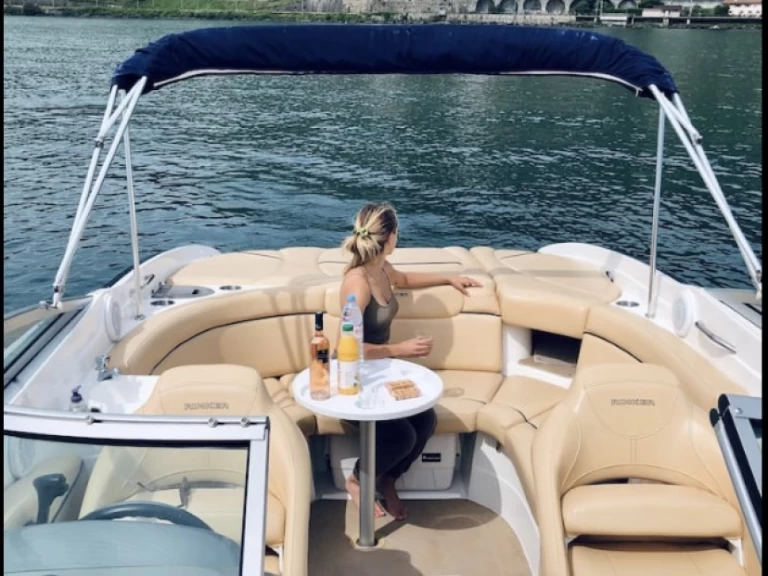 Verhuur Motorboot Rinker met vaarbewijs