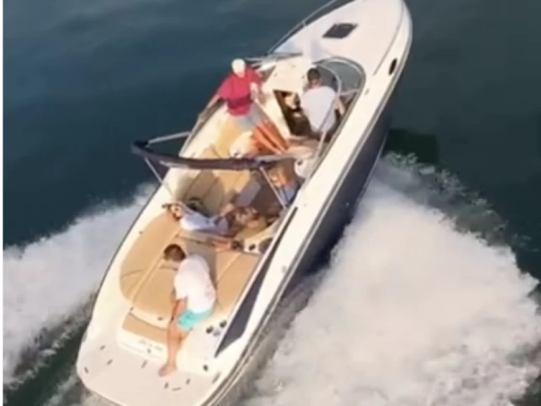 Motorboot te huur in Vevey voor de beste prijs