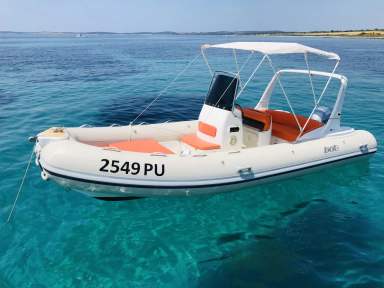 Huur RIB met of zonder schipper Bat 590 in Medulin