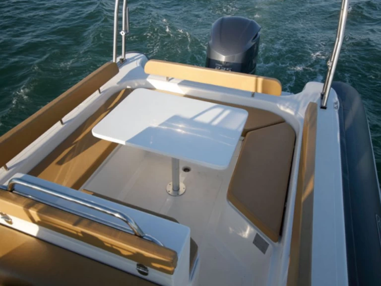 Bootverhuur Palamós goedkoop TARPON 790 LX