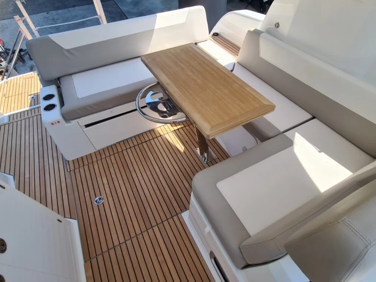 Verhuur Motorboot Bénéteau met vaarbewijs