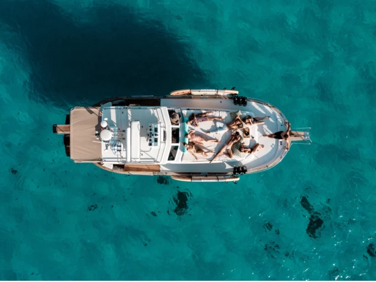 Motorboot te huur in Sant Antoni de Portmany voor de beste prijs