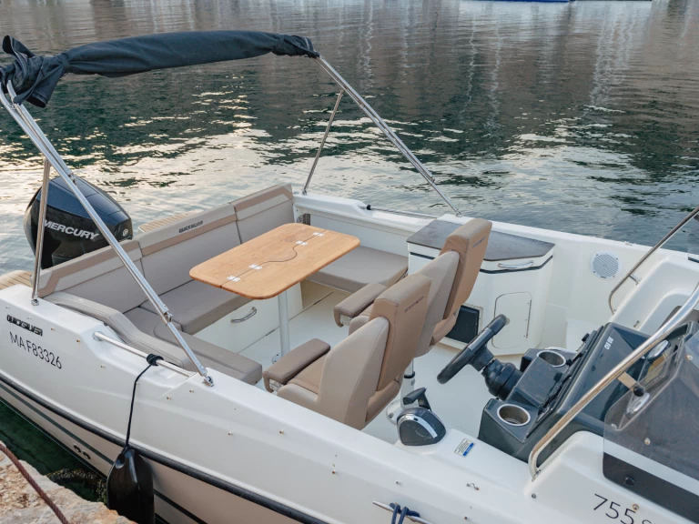 Bootverhuur Marseille goedkoop Activ 755 Sundeck