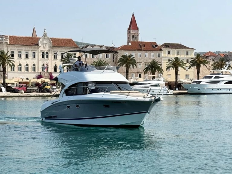 Bootverhuur Bénéteau Antares 36 in Trogir via SamBoat