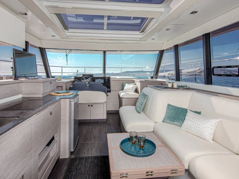 Verhuur Motorboot Fountaine Pajot met vaarbewijs