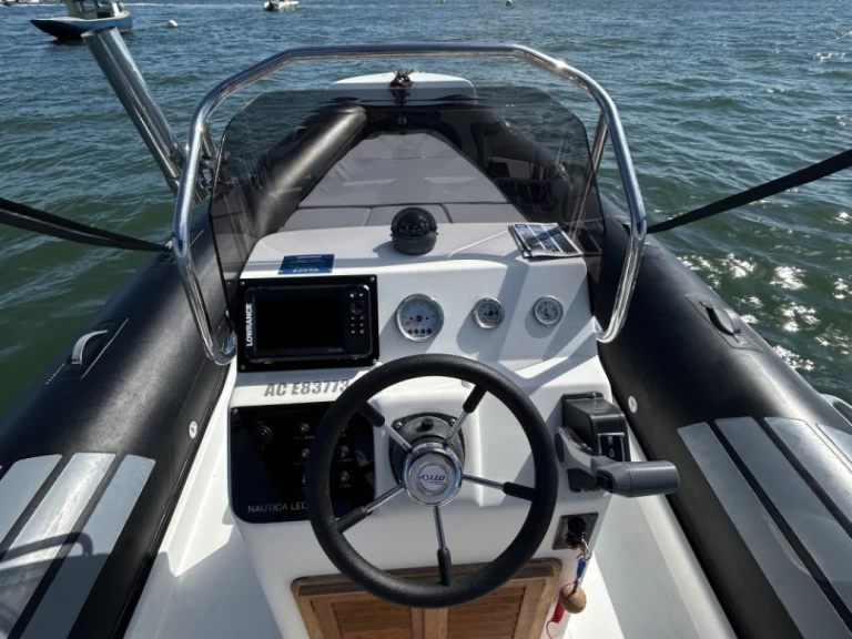 Huur een Nautica Led Nautica Led  in Grand Piquey