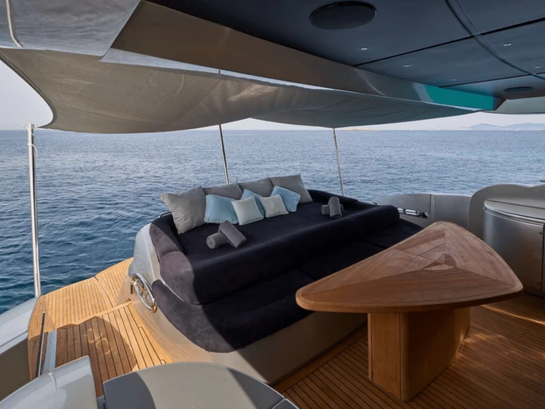 Verhuur Jacht Pershing met vaarbewijs