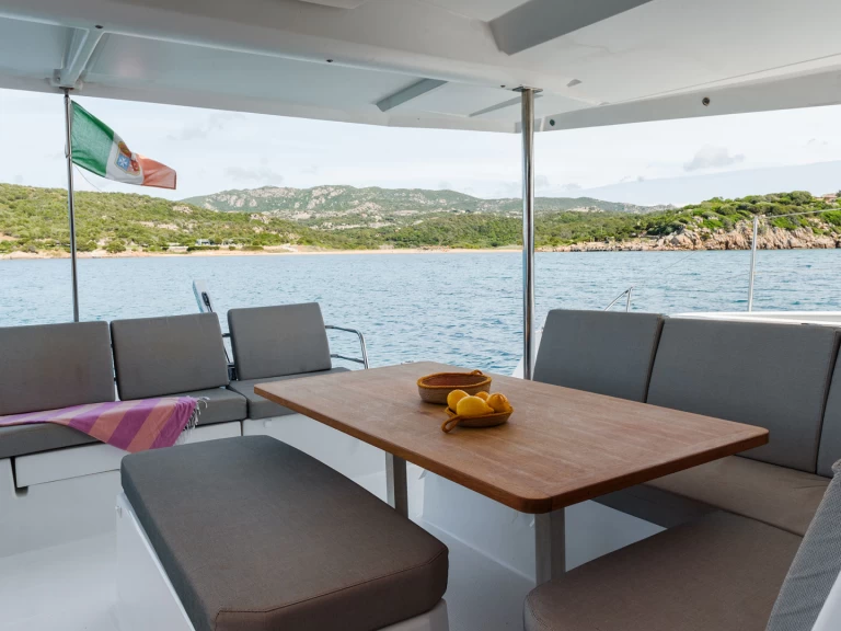 Catamaran te huur in Cannigione voor de beste prijs