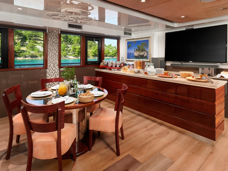 Jachthuur in Split -  Motoryacht Queen Eleganza via SamBoat