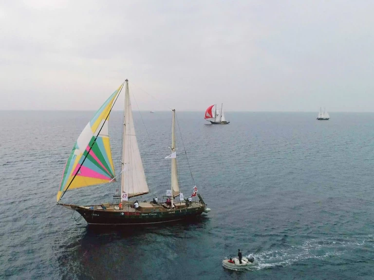 Verhuur Zeilboot Custom Made met vaarbewijs