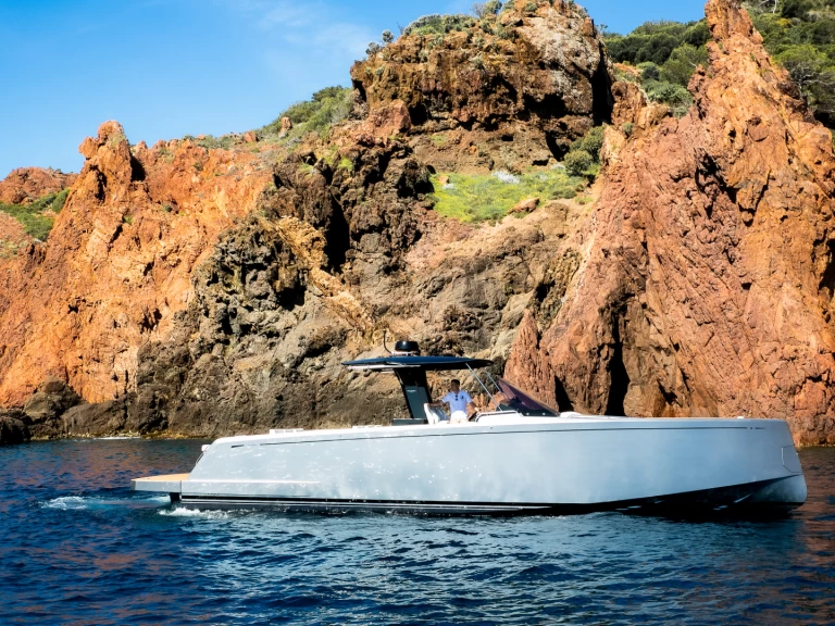 Huur Motorboot met of zonder schipper Pardo Yachts in Saint-Tropez