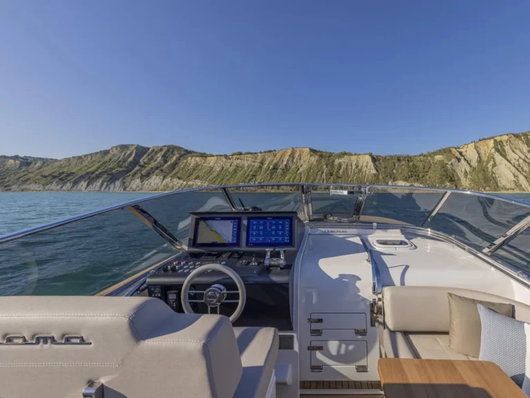 Verhuur Motorboot Itama met vaarbewijs