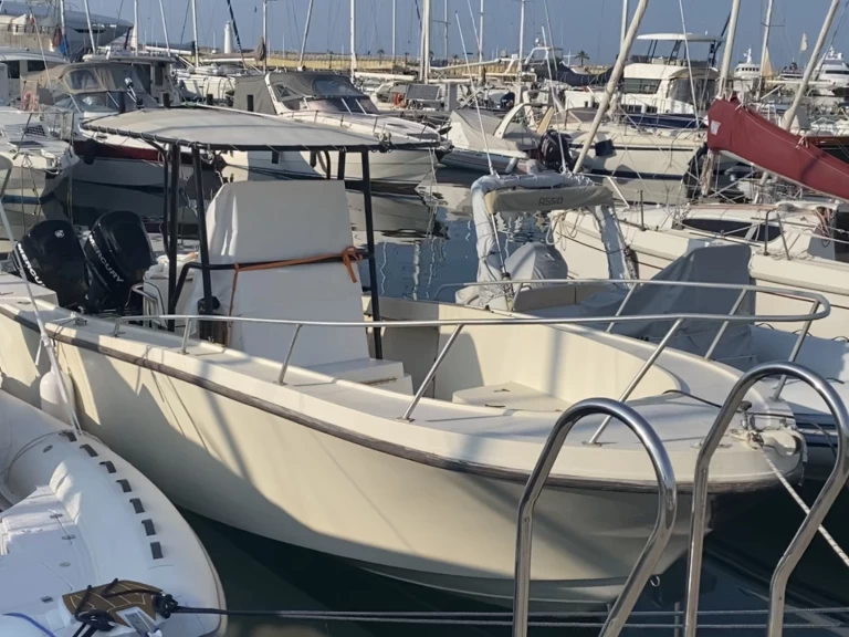 Huur een Mako Marine Mako 261 in Imperia