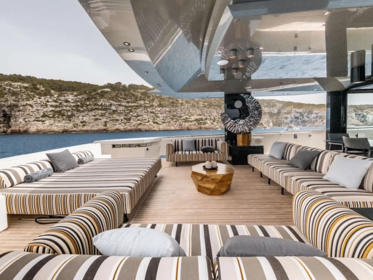 Huur een Arcadia 85 in Ibiza Town