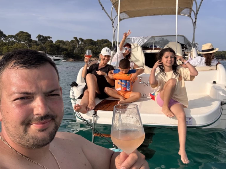 Bootverhuur Villeneuve-Loubet goedkoop Cap Camarat 705