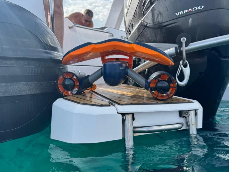 RIB te huur in Martigues voor de beste prijs