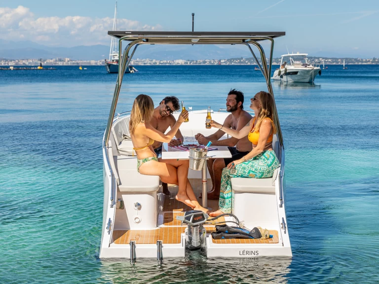 Huur een lerins No fuel in Port Pierre Canto