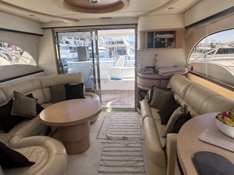 Huur een Astondoa Astondoa 44 Fly in Puerto Banús