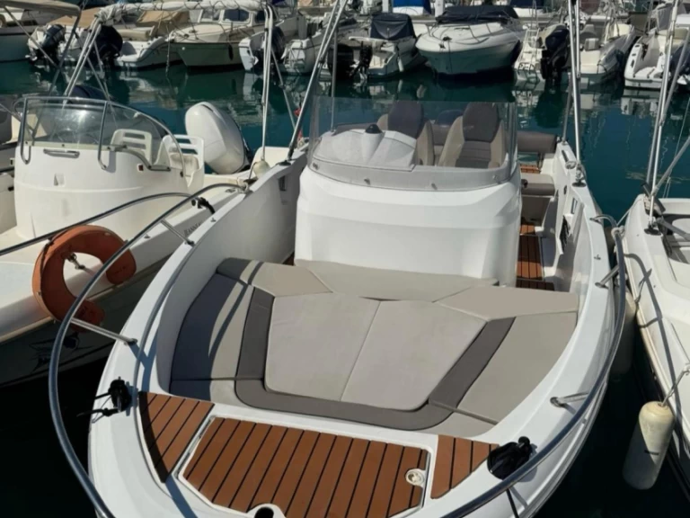 Huur Motorboot met of zonder schipper Jeanneau in Golfe-Juan