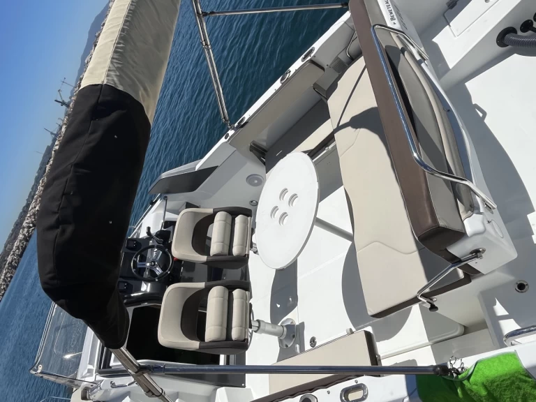 Huur Motorboot met of zonder schipper Bénéteau in Marseille