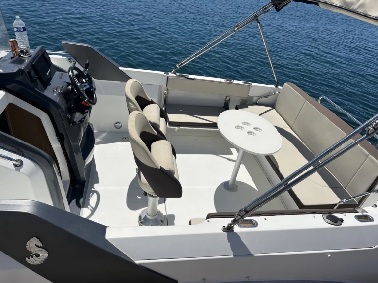 Verhuur Motorboot Bénéteau met vaarbewijs