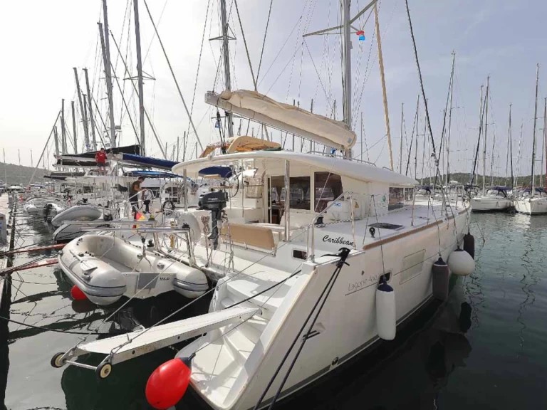 Verhuur Catamaran in Pula - Lagoon Lagoon 400
