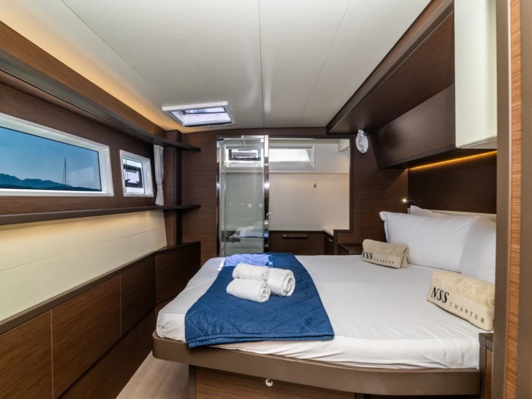 Huur een Lagoon Lagoon 52 F in Cugnana Verde