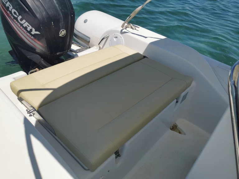 Huur een Valiant DR 600 in La Savina