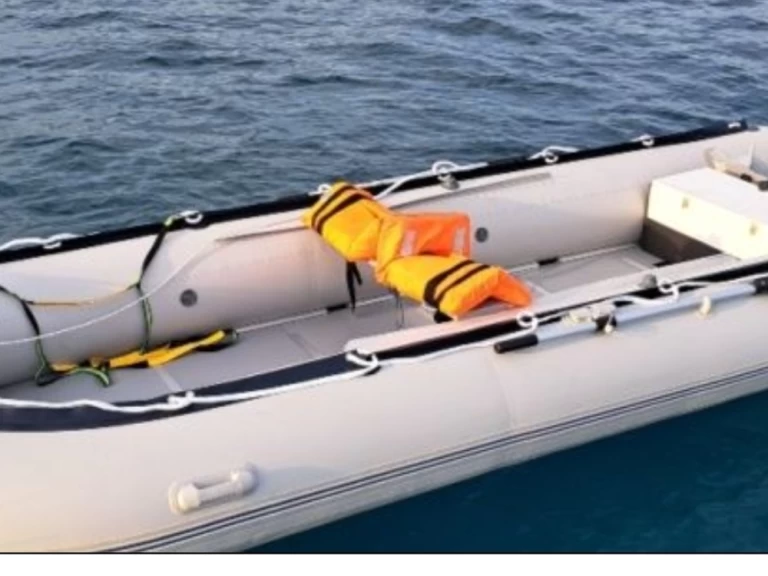 Aqua-Marina Deluxe 350 te huur van particulier of professional in La Ciotat