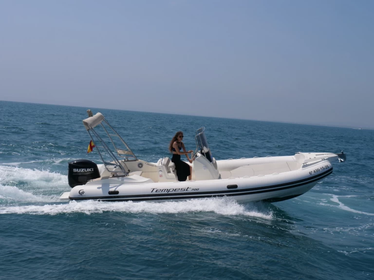 Huur een Capelli Tempest 700 in Empuriabrava