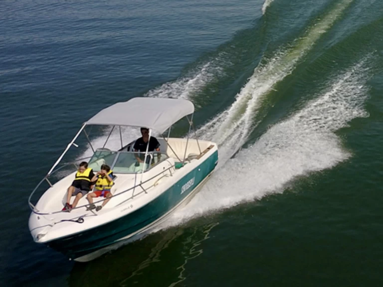 Motorboot te huur in Larmor-Plage voor de beste prijs