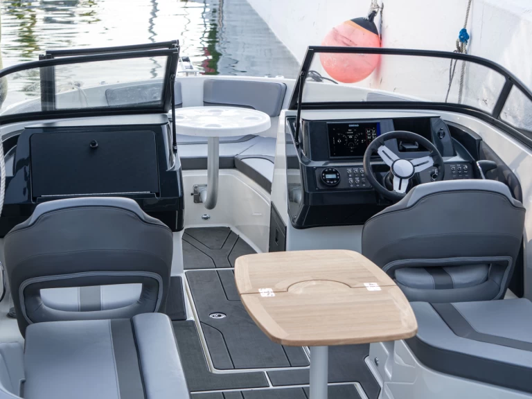 Bootverhuur Puerto Banús goedkoop bayliner v20