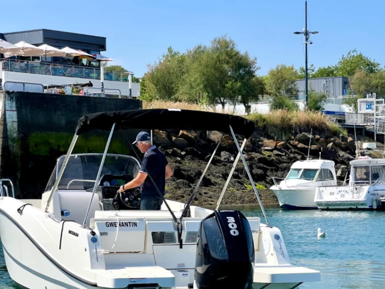 Huur een Quicksilver Activ 755 Open in Brest