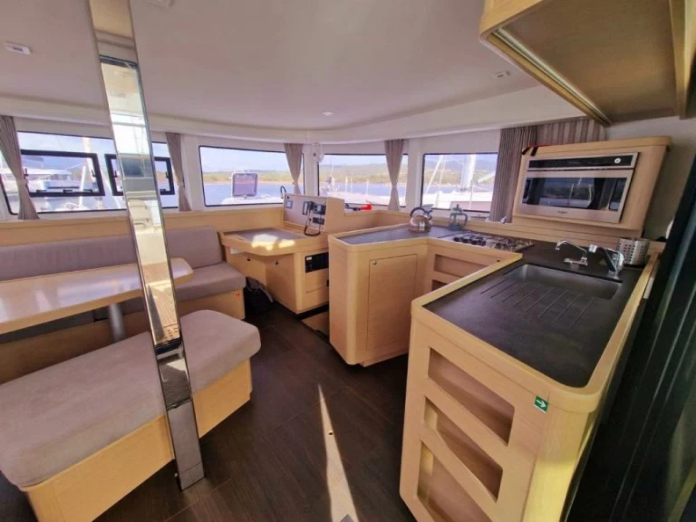 Verhuur Catamaran Lagoon met vaarbewijs