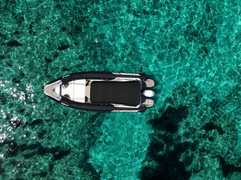 Huur een Zenit Hunter 800 in Split