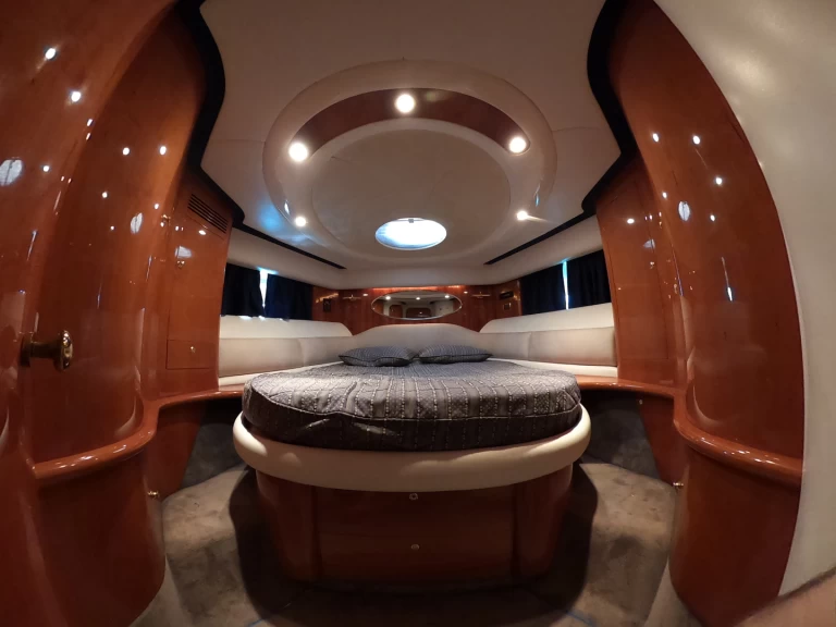 Huur Motorboot met of zonder schipper Cranchi in Himarë