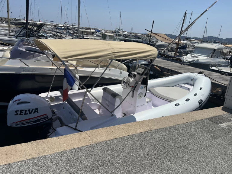 Huur een Selva D570FB in Sainte-Maxime