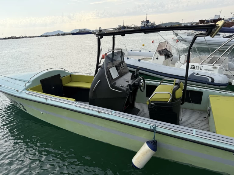 Huur een Scarab Scarab in Vlorë