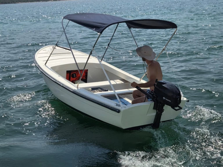 Huur een Pasara Jugoplastika in Poljica