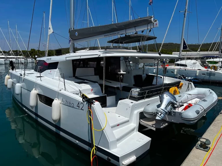 Verhuur Catamaran in Pula - Fountaine Pajot Astrea 42