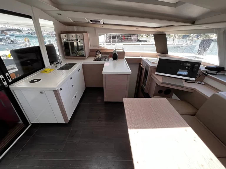 Bootverhuur Fountaine Pajot Astrea 42 in Pula via SamBoat