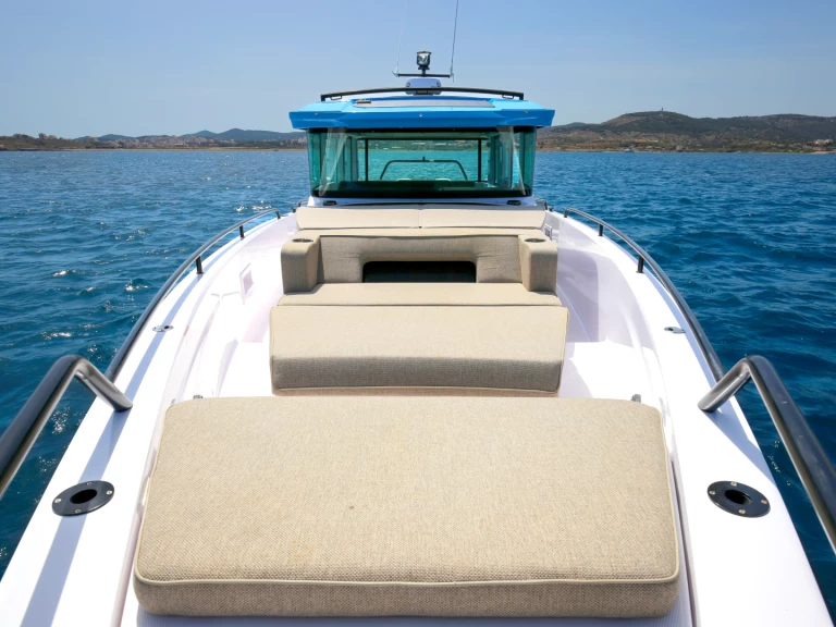 Huur Motorboot met of zonder schipper Axopar in Lávrio