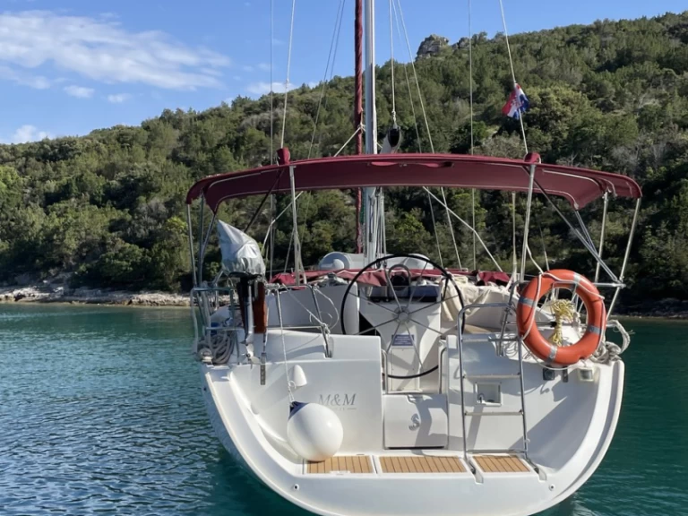 Huur een Bénéteau Oceanis 411 Celebration in Omiš