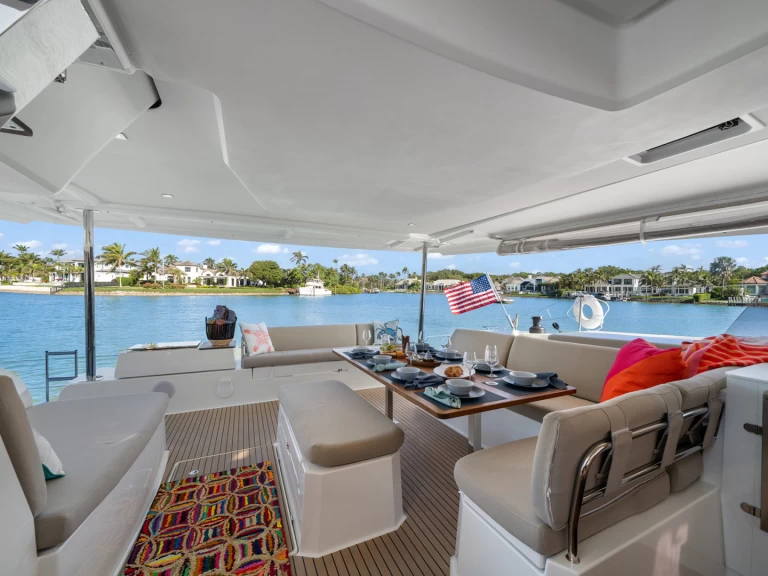 Verhuur Catamaran Fountaine Pajot met vaarbewijs