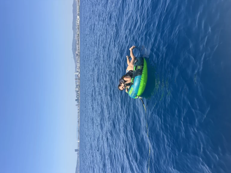 Huur Motorboot met of zonder schipper Bénéteau in Barcelona