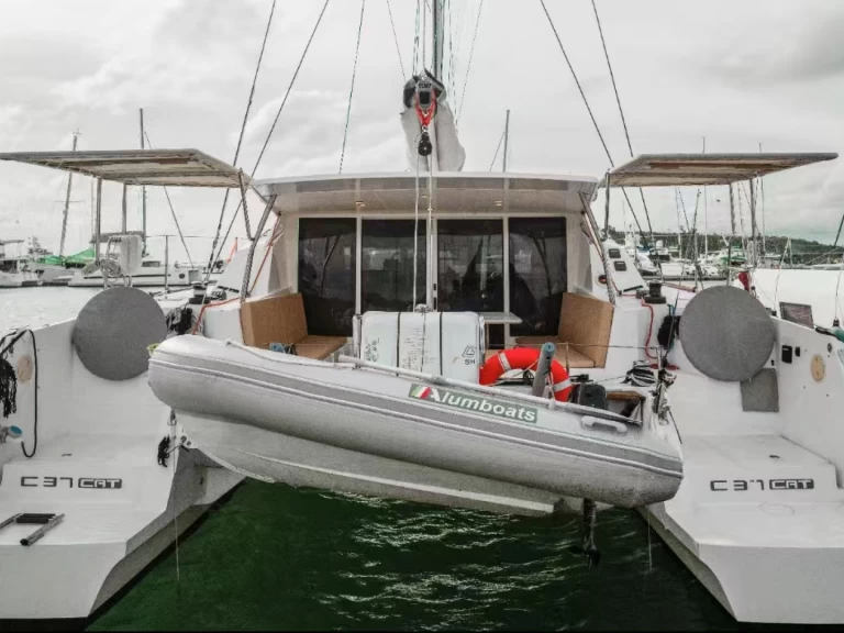Bootverhuur Comar Comet CAT 37 in Phuket via SamBoat
