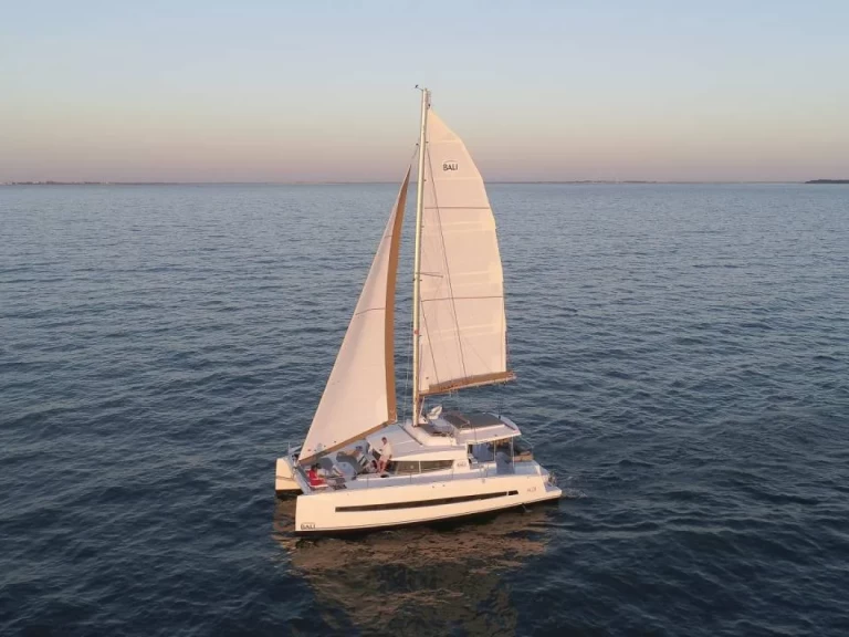 Bootverhuur Marina de Lagos goedkoop Bali 4.3