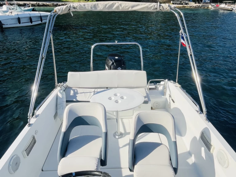 Bootverhuur Jeanneau Cap Camarat 5.5 WA Serie 2 in Antibes via SamBoat